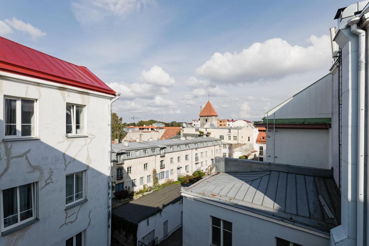 Old Town - Viru Butas *