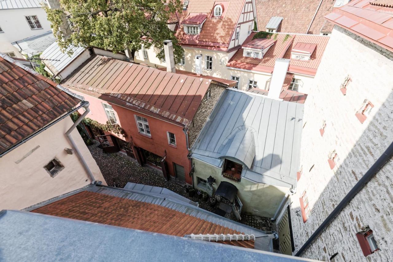 Old Town - Viru Butas
